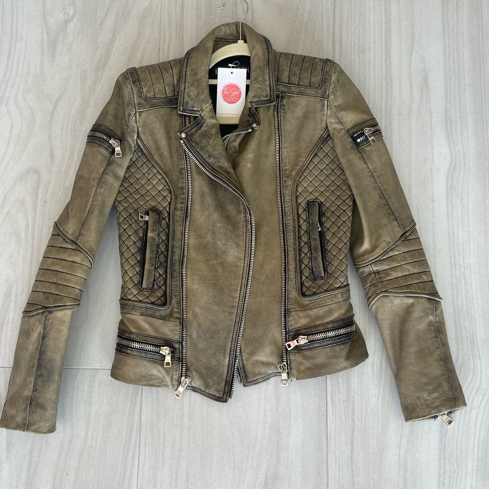 STUNNING and Sexy Balmain leather biker jacket with zipper detail. Size 34